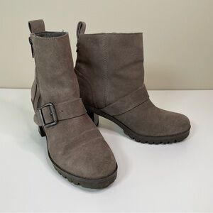 UGG Women’s Size 7 Fern Leather Boots Mole Color Chunky Heel w Strap & Zipper